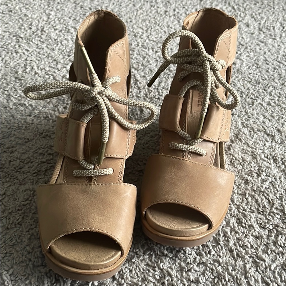 Stylish Tan Women's Open-Toe Shoes by Soren